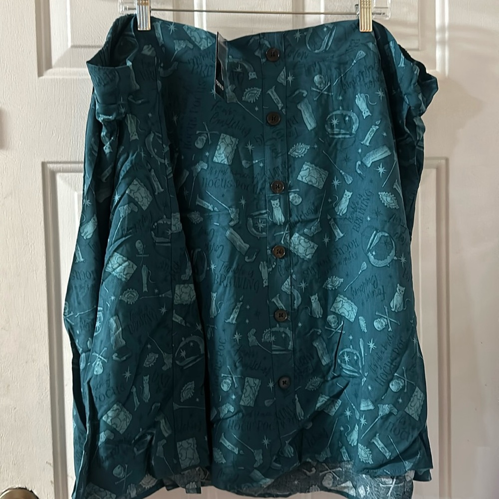 Disney Hocus Pocus Mini Challis Button Front Skirt: TEAL: NEW WITH TAGS: SIZE 5X